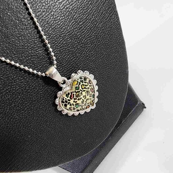 Betsey Johnson Child  heart leopard colorful necklace - Picture 3 of 4